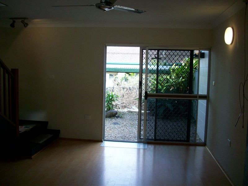 6/11 CRATHERN CL, Edge Hill QLD 4870