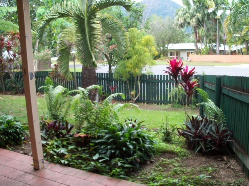3 Lomatia Close, Redlynch QLD 4870