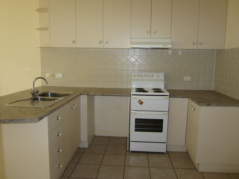 1/426 Mccoombe Street, Mooroobool QLD 4870