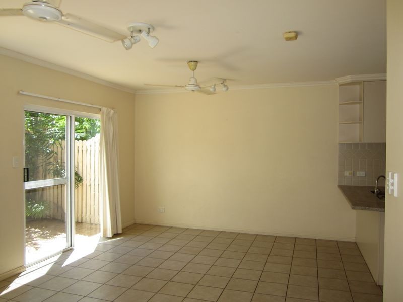 1/426 Mccoombe Street, Mooroobool QLD 4870