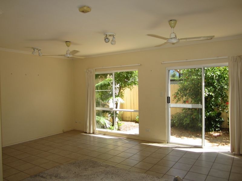 1/426 Mccoombe Street, Mooroobool QLD 4870