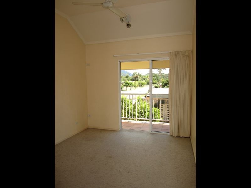 1/426 Mccoombe Street, Mooroobool QLD 4870