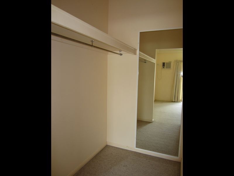 1/426 Mccoombe Street, Mooroobool QLD 4870