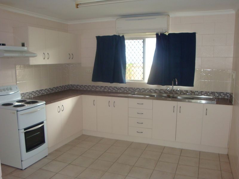 2/100 Greenslopes Street, Edge Hill QLD 4870