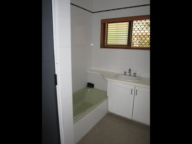 13 Adam Street, Brinsmead QLD 4870