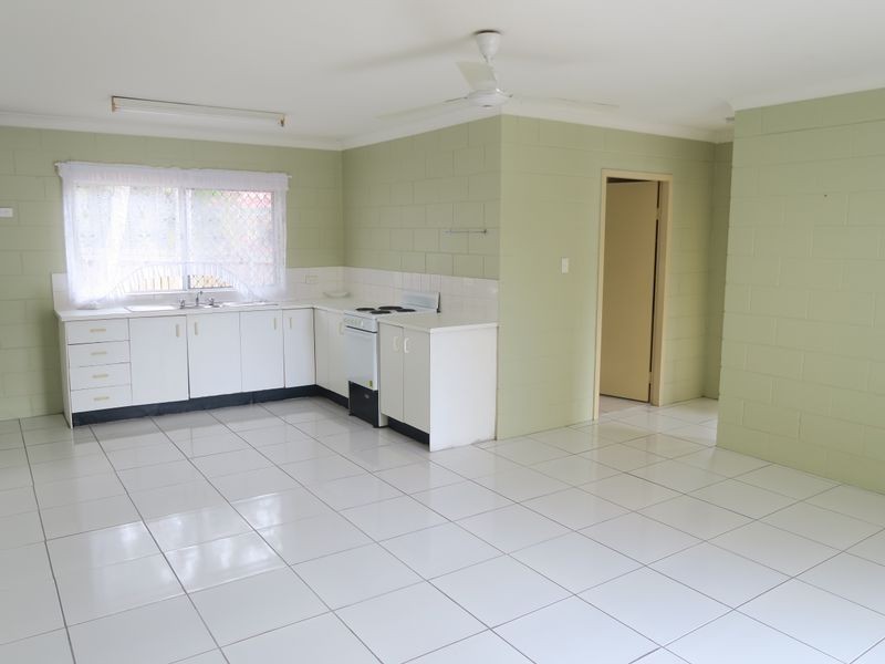 8/239 Lyons Street, Westcourt QLD 4870