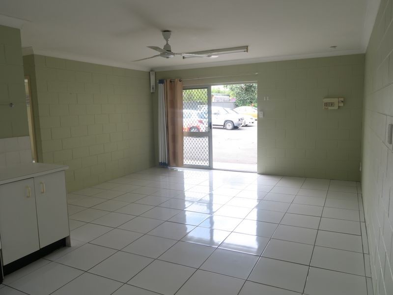 8/239 Lyons Street, Westcourt QLD 4870