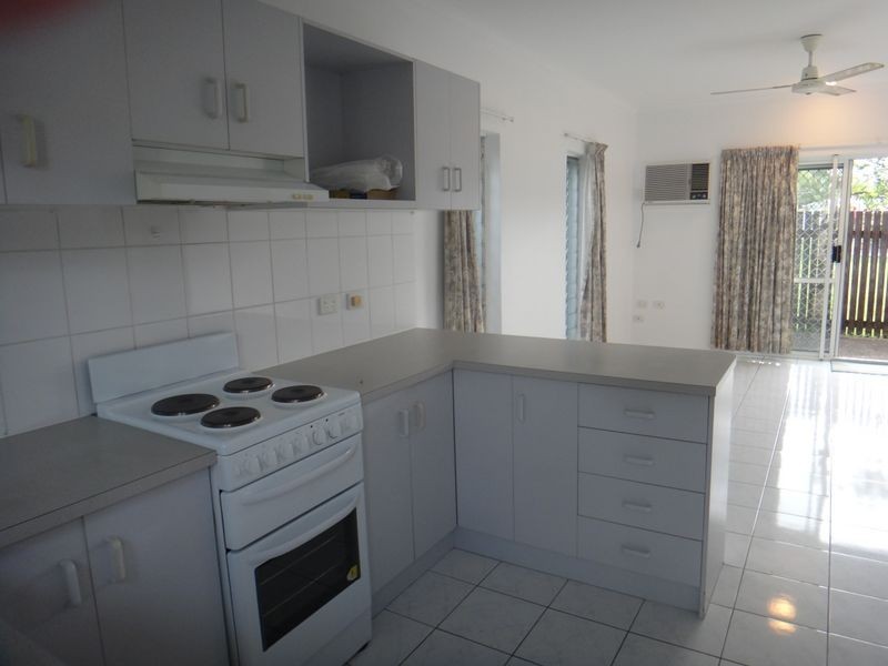 6/401 Mccoombe Street, Mooroobool QLD 4870