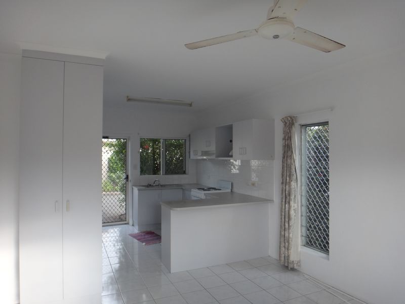 6/401 Mccoombe Street, Mooroobool QLD 4870