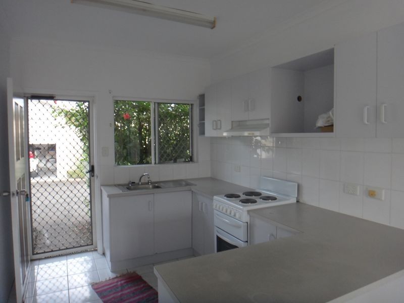 6/401 Mccoombe Street, Mooroobool QLD 4870