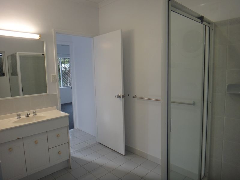 6/401 Mccoombe Street, Mooroobool QLD 4870