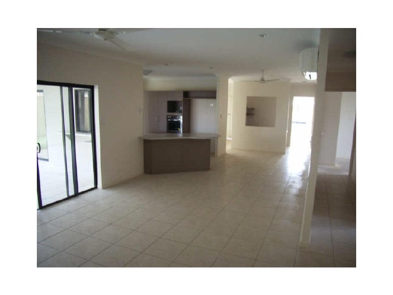 52 Tyrconnell Crescent, Redlynch QLD 4870