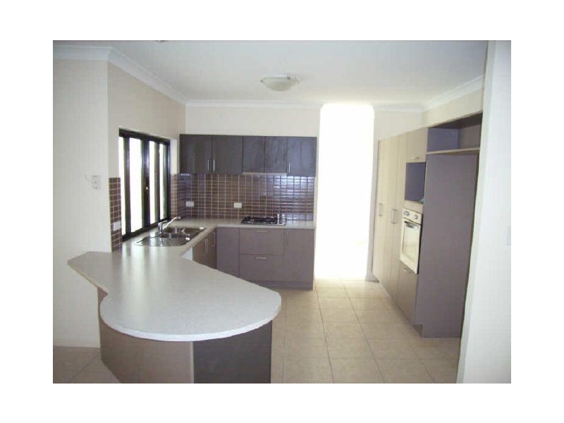 52 Tyrconnell Crescent, Redlynch QLD 4870