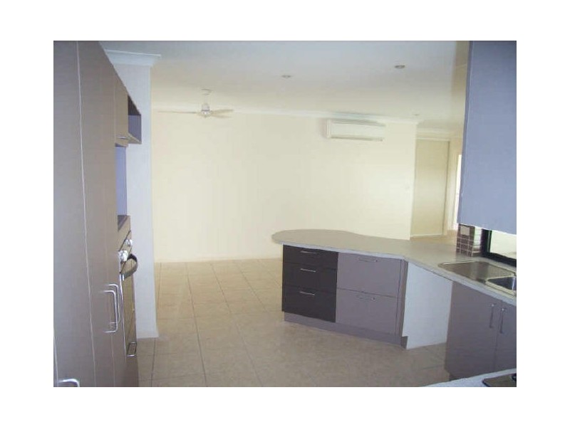 52 Tyrconnell Crescent, Redlynch QLD 4870