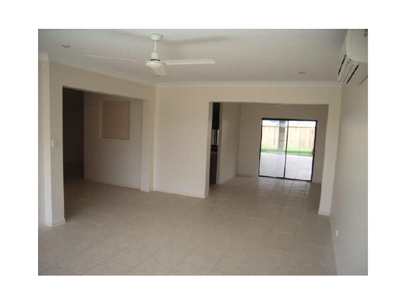 52 Tyrconnell Crescent, Redlynch QLD 4870