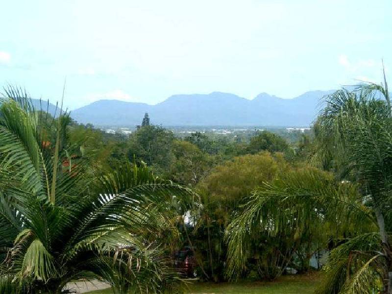 7 McFarlane Drive, Kanimbla QLD 4870