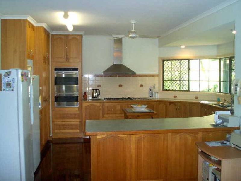 7 McFarlane Drive, Kanimbla QLD 4870