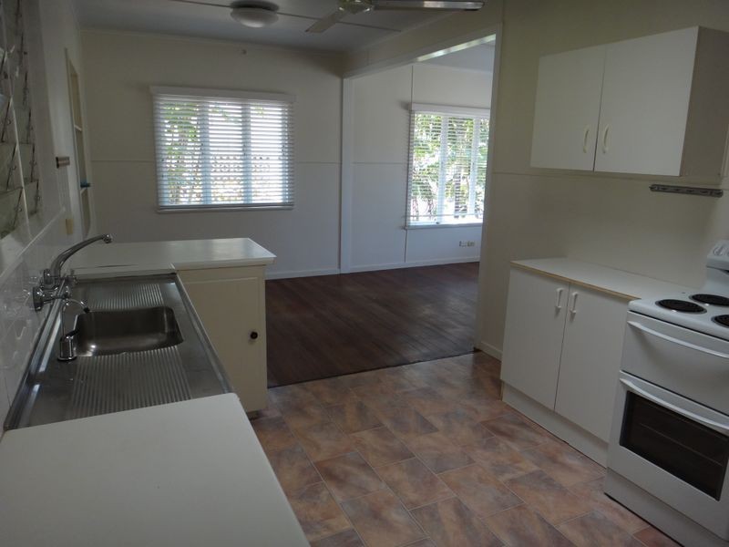 1 Bradford Street, Whitfield QLD 4870