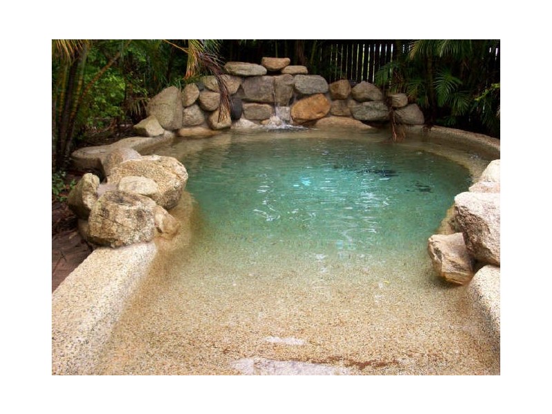 11 Grimes Close, Kanimbla QLD 4870