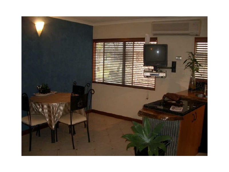 1/284 Lake Street, Cairns North QLD 4870