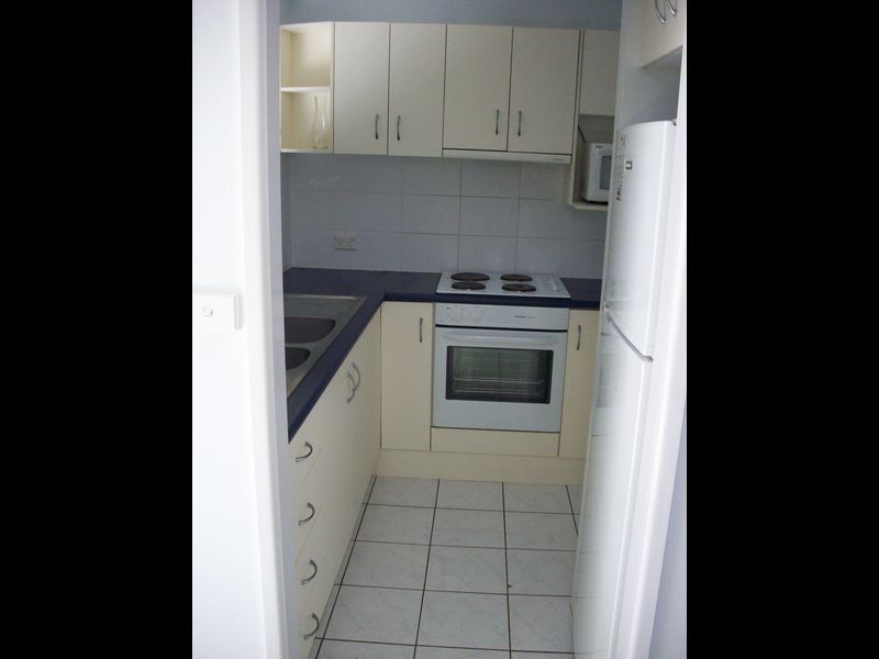 12/215 Mcleod Street, Cairns North QLD 4870