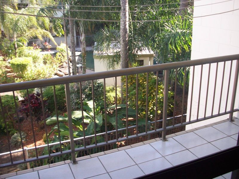 12/215 Mcleod Street, Cairns North QLD 4870