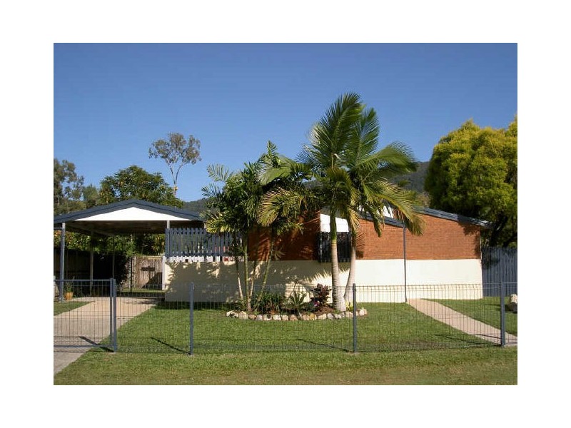 7 Shang Street, Mooroobool QLD 4870