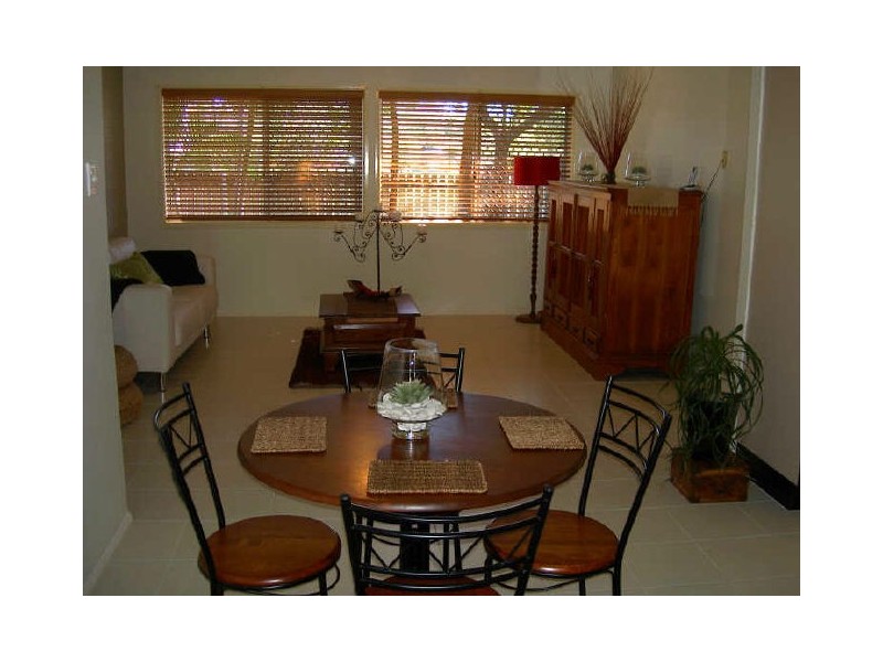 7 Shang Street, Mooroobool QLD 4870