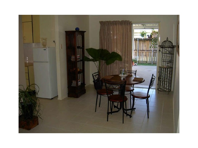 7 Shang Street, Mooroobool QLD 4870