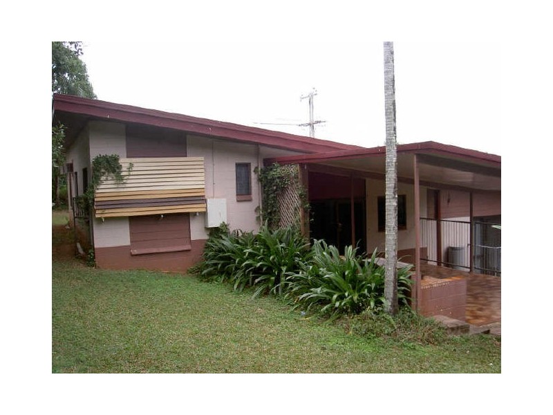 7 Brett Street, Mooroobool QLD 4870