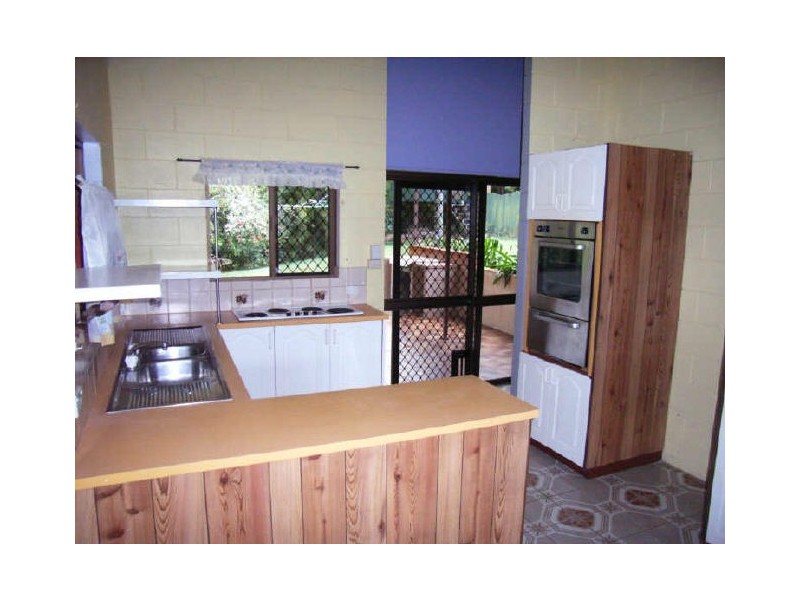 7 Brett Street, Mooroobool QLD 4870