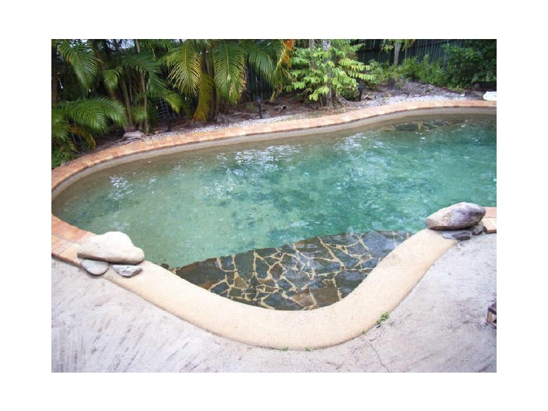 7 Brett Street, Mooroobool QLD 4870