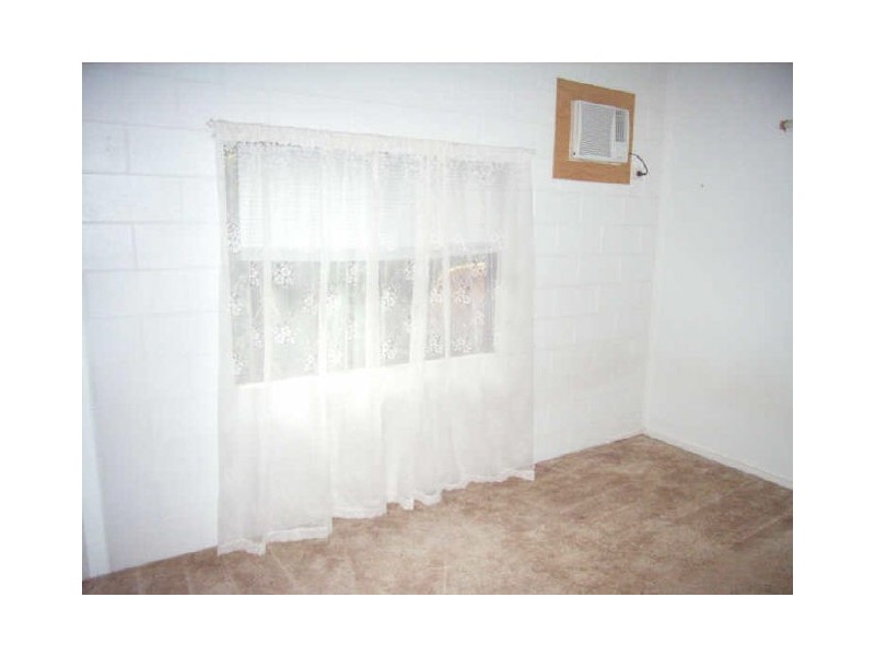 7 Brett Street, Mooroobool QLD 4870