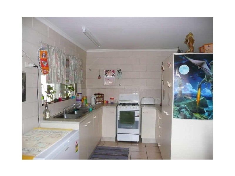 13 Veivers Close, Westcourt QLD 4870