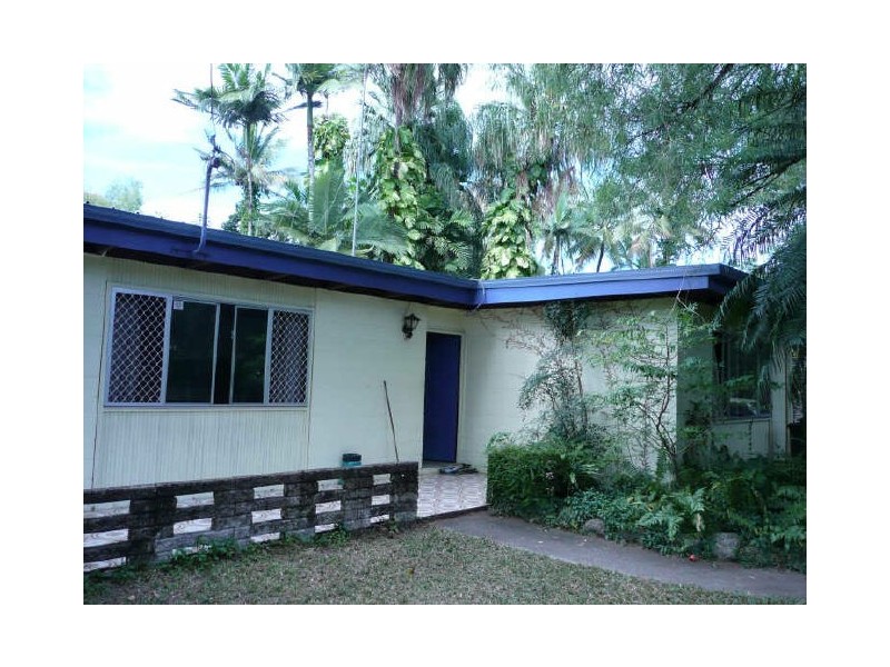 27 Koch Street, Mooroobool QLD 4870