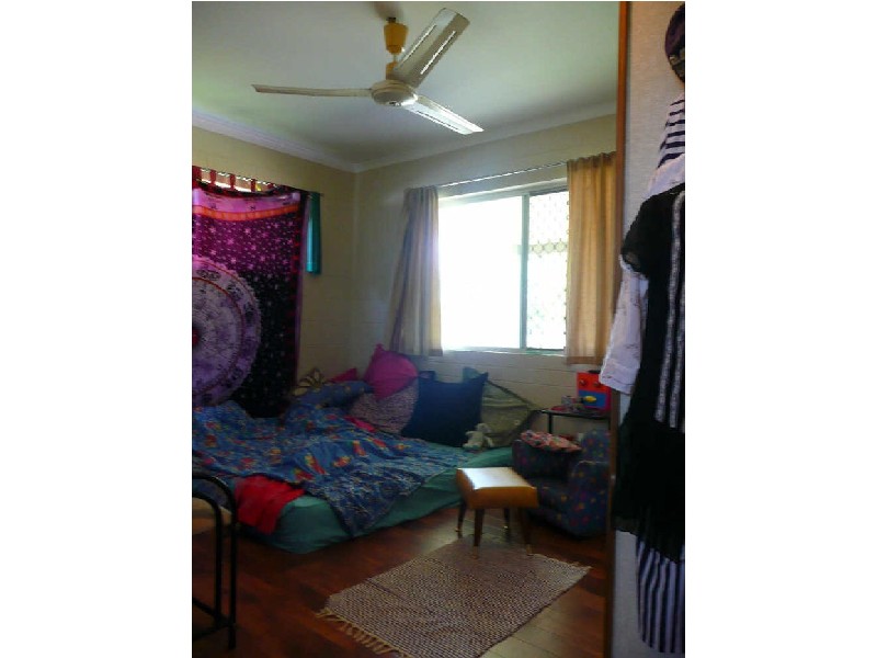 20 Holly Street, Mooroobool QLD 4870