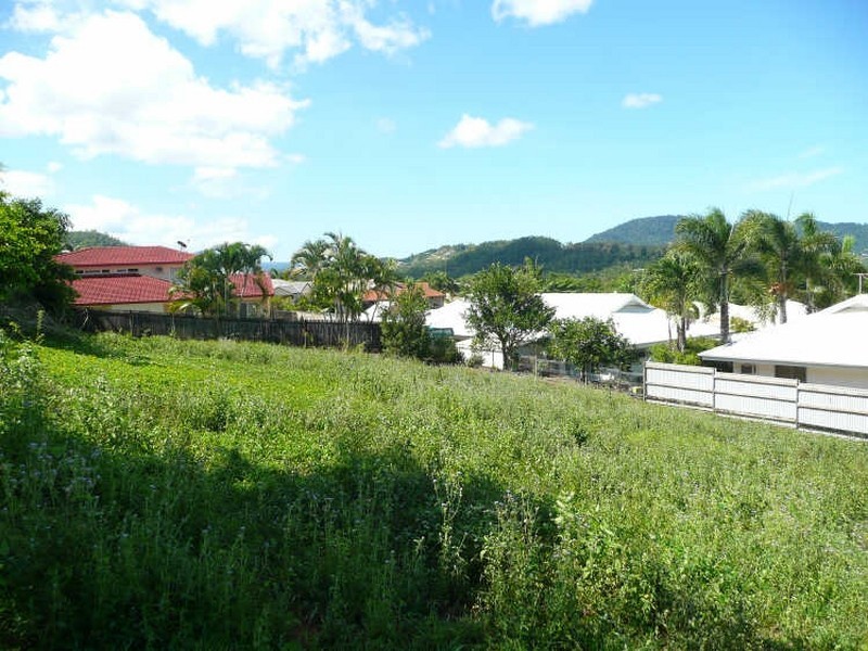 11 Strutton Place, Mooroobool QLD 4870