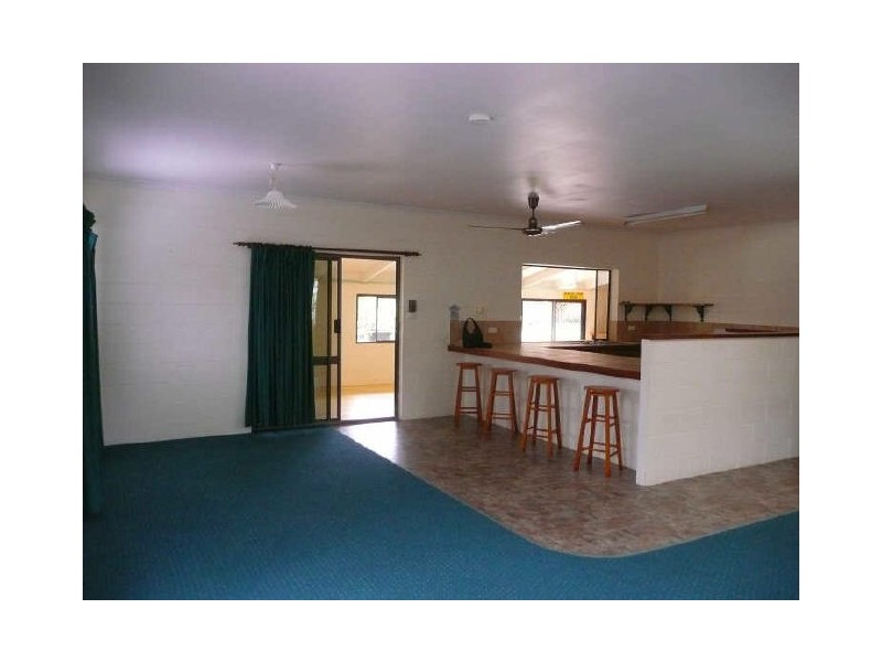 25 Serissa Street, Mooroobool QLD 4870