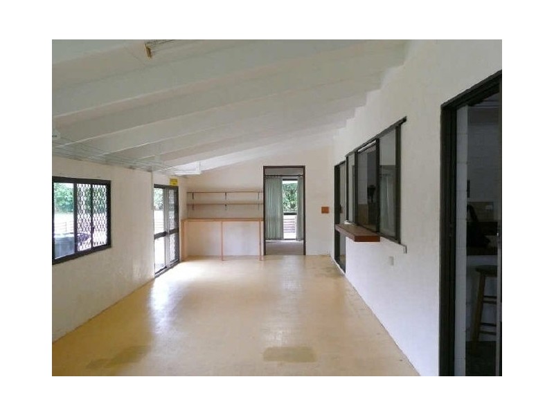 25 Serissa Street, Mooroobool QLD 4870