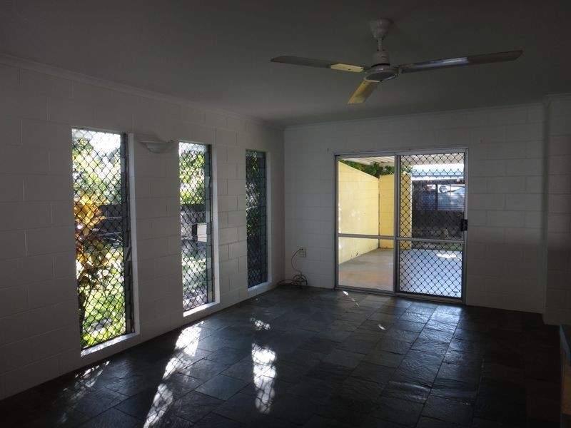 9 Conlan Close, Manoora QLD 4870