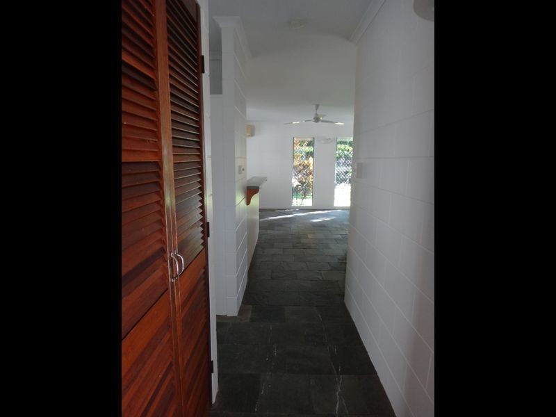 9 Conlan Close, Manoora QLD 4870