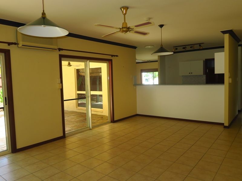 13 Bayu Close, Redlynch QLD 4870