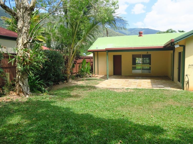 13 Bayu Close, Redlynch QLD 4870