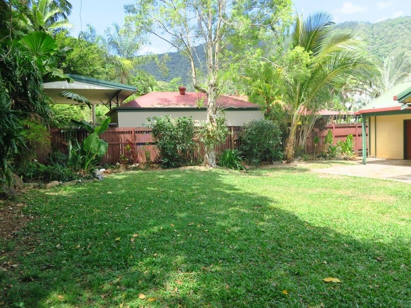 13 Bayu Close, Redlynch QLD 4870