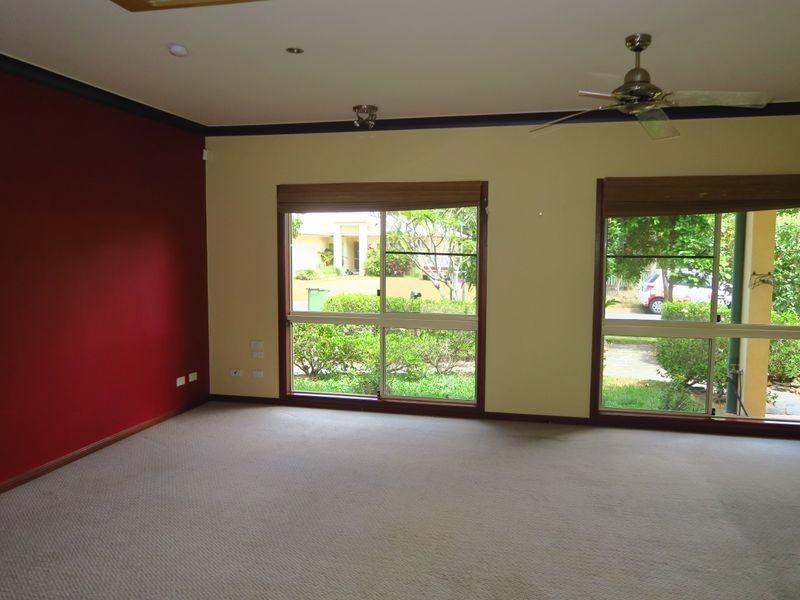 13 Bayu Close, Redlynch QLD 4870