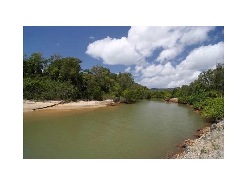 4 Dawson Street, Bramston Beach QLD 4871