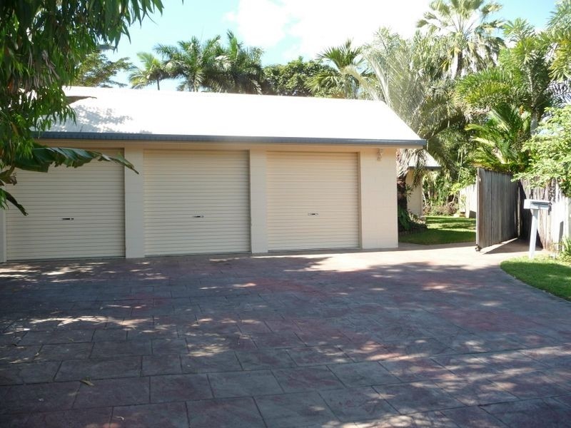 6 Leon Close, Brinsmead QLD 4870