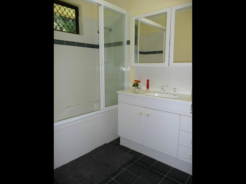 6 Leon Close, Brinsmead QLD 4870