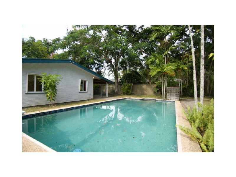 10 Heavey Crescent, Whitfield QLD 4870