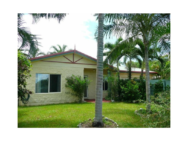 7 Deacon Court, Mooroobool QLD 4870